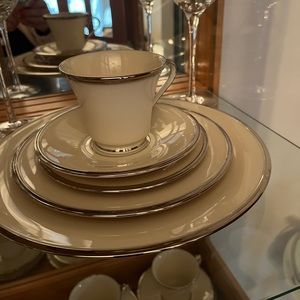 Lenox Solitaire 5 Piece Place Setting - 12 Place Settings Available